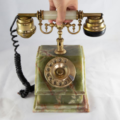 Imagen de un telefono antiguo de antes de la decada de 1960