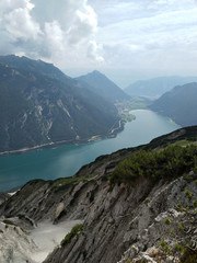 Fototapeta premium Wandern auf die Seebergspitze , über dem Achensee in Tirol