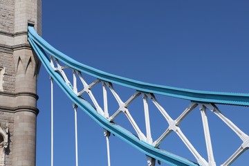 Le pont "Tower Bridge", pont basculant, sur le fleuve Tamise à Londres inauguré en 1894 - Londres - Angleterre