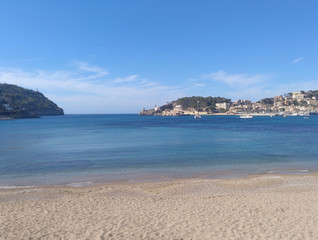 Fototapeta na wymiar sonniger Tag in Port de Sóller auf Mallorca