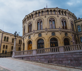 Fototapeta na wymiar Oslo budynki w mieście Stortinget