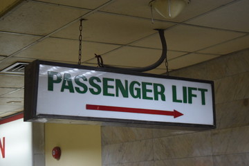 Obraz premium sign in airport