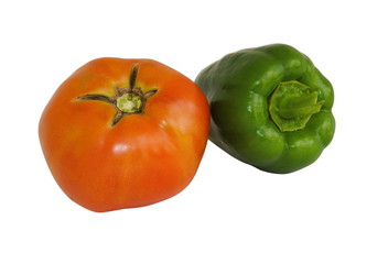 Um tomate e um pimento em fundo branco