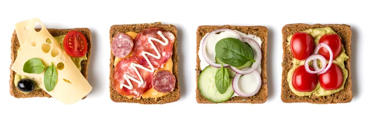  Collectie van Open geconfronteerd Sandwich crostini geïsoleerd op een witte achtergrond close-up. Set voorgerecht tartarine. Bovenaanzicht. Plat leggen. © Natika