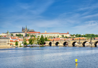 Obraz premium A view across the Charles Bridge and the Vltava River to Prague Castle and St. Vitas Cathedral in Prague, Czech Republic.