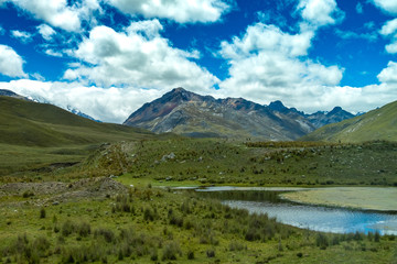 Fototapeta na wymiar Montañas con cielos nublados en Huaraz Ancash Peru