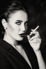 Obraz premium smoking blonde in black