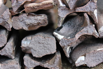 Bronzeguss in Formsand Bronzebeile