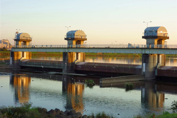 東京の一級河川多摩川を管理する水門