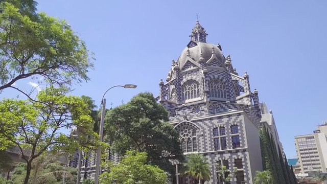 Slow 4k panorama shot of Palacio Uribe in Plaza Botero, Medellin