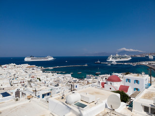 Fototapeta na wymiar Cruise ships and white town on seashore