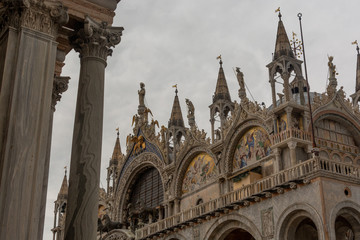 Obraz premium Side view of façade of Venice Cathedral - St Mark's Basilica