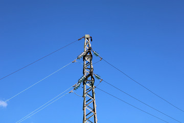 Traliccio alta tensione con sfondo cielo