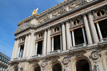 Fototapeta na wymiar garnier opera in paris (france)