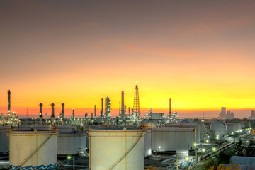 Fototapeta na wymiar Large oil and gas refinery industrial area and beautiful lighting at Twilight.