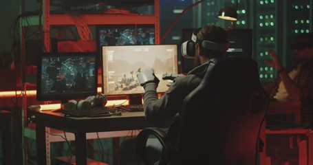 Hackers using VR headset and gloves