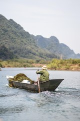 ベトナムの手漕ぎ師