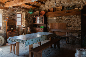 cocina de casa rural antigua © carmencristino