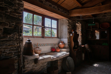 cocina de casa rural gallega muy antigua