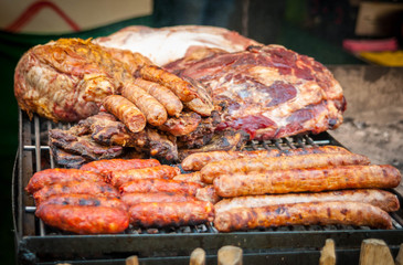 carnes a la brasa, pinchos morunos , mercado medieval