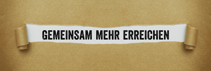 Braunes zerissesnes Papier - Gemeinsam mehr erreichen