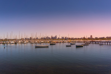 Fototapeta na wymiar St Kilda Marina with Melbourne Skyline in the background