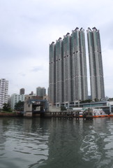 Fototapeta na wymiar Tours d'habitations sur la baie de Hong Kong 