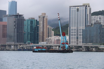 Barge sur la baie de Hong Kong	
