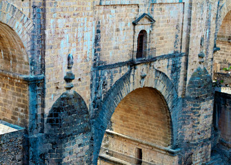 Fototapeta na wymiar Roman bridge of four arches located in the town of Ronda