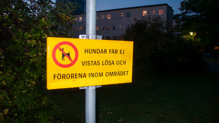 Swedish sign, no unleashed dogs