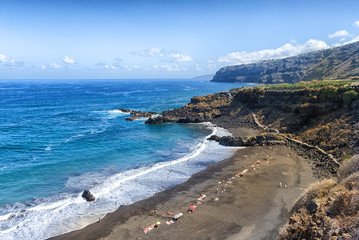 Fototapeta premium 2019/09/04 La Orotava, Spanien. Aufnahmen am Playa de el Bollullo. Einer der schönsten schwarzen Sandstrände Teneriffas. Ein Geheimtipp für Einheimische und Urlauber.