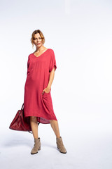 Beautyfull woman in Studio in Modern autum fashion