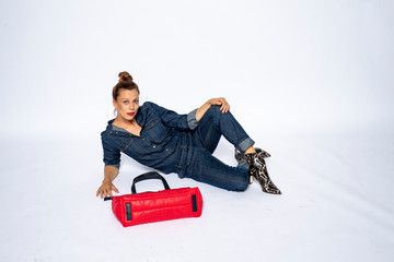 Beautyfull woman in Studio in Modern autum fashion