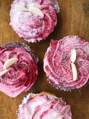 Obraz premium Delicious cakes with cherry cream and jam