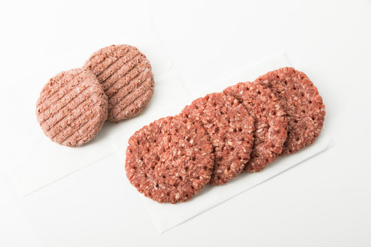 Vegane Burger Patties vs. Rinderfleisch