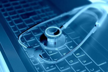 ファイナンシャルグラフとパソコン