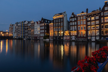 Fototapeta na wymiar Altstadt Amsterdam bei Nacht