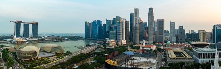 Fototapeta premium Super wide angle image of Singapore skyscrapers before sunset