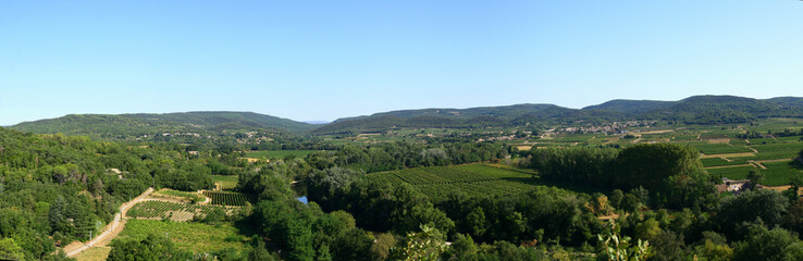 Fototapeta na wymiar la vallée de la Cèze dans le Gard