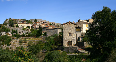Fototapeta na wymiar Banne, village d'Ardèche en France