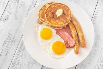 Traditional American breakfast