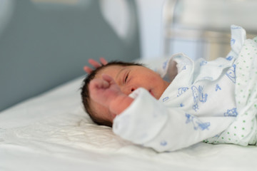Obraz na płótnie Canvas Bebé recién nacido en hospital 116