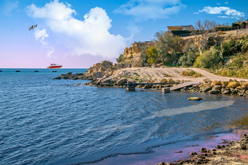 Обрывистый берег