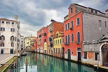 Fototapeta na wymiar cityscape in a non-tourist part of Venice
