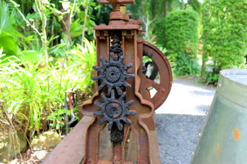 Fototapeta na wymiar exhibit, old iron mechanism in the park