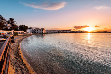 Obraz premium Chora Mykonos, Mykonos/ Greece - 01 22 2019 - Sunset on the famous Cycladic island with romantic evening mood by the sea and view from little venice with fishing boats and white villas for holidays