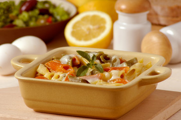 Cooked pasta with hot cheese 