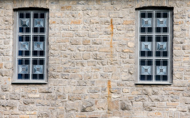 Fototapeta na wymiar Fassade mit zwei Fenstern