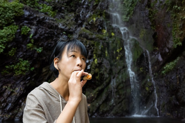 Fototapeta premium Asian woman eat sushi