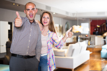Naklejka premium Couple in home furnishings store